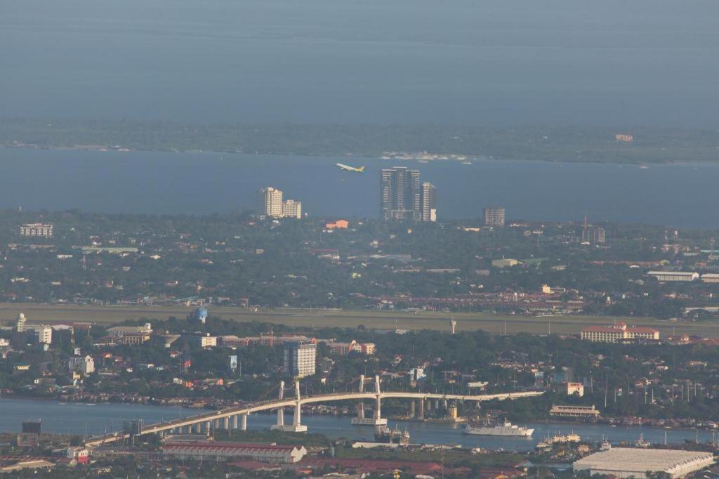 Reddoorz At Fat J Apartelle Mactan Cebu Zewnętrze zdjęcie