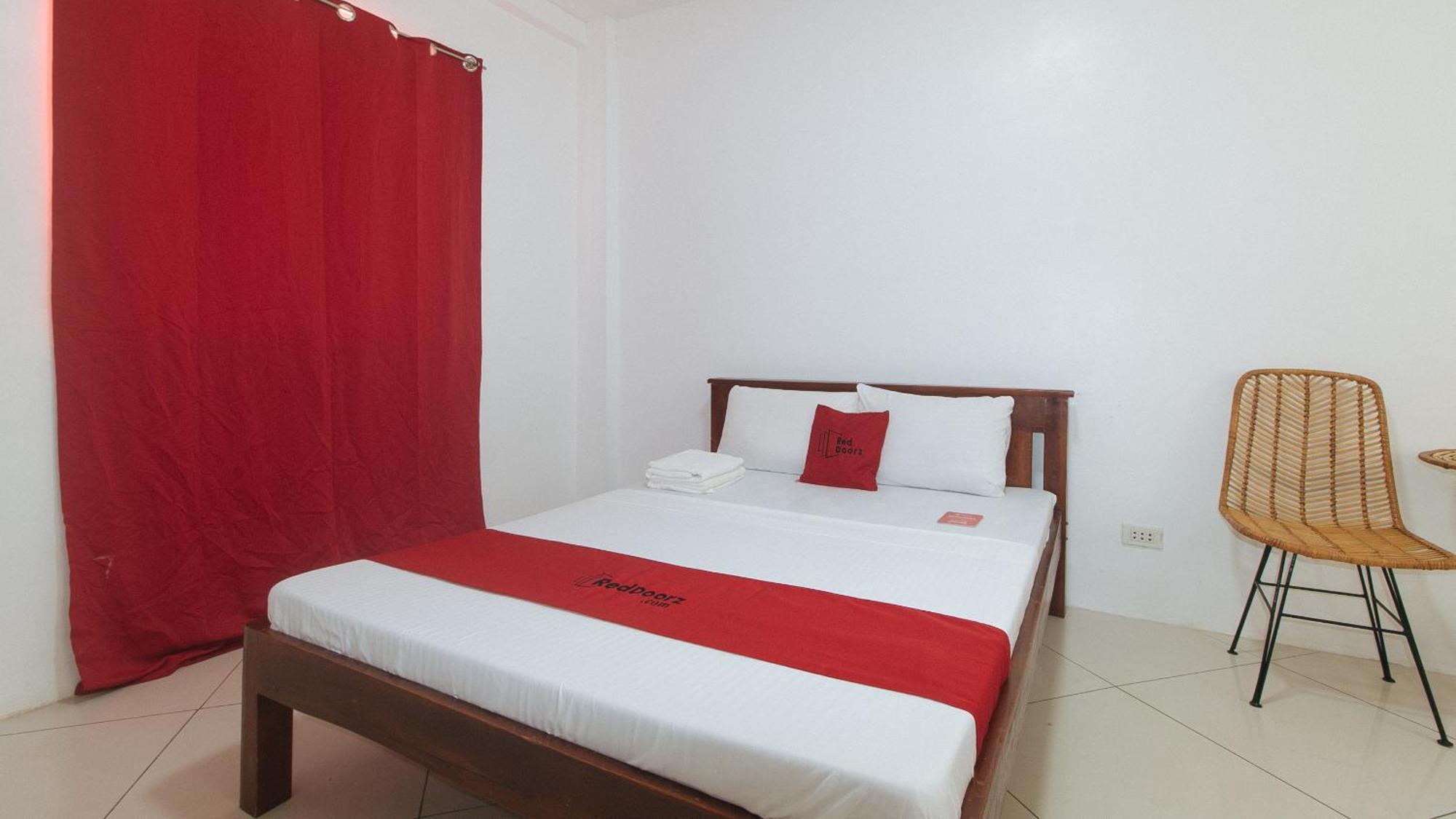 Reddoorz At Fat J Apartelle Mactan Cebu Zewnętrze zdjęcie