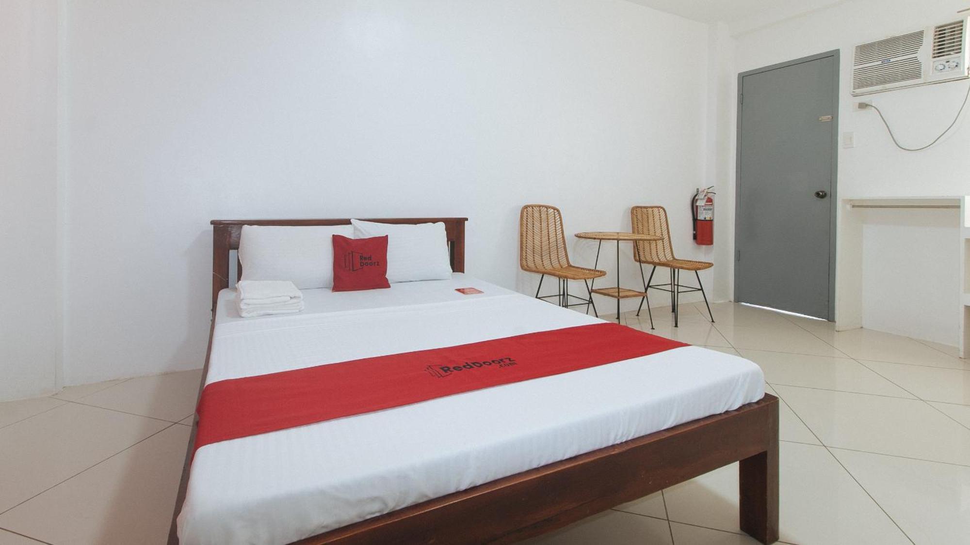Reddoorz At Fat J Apartelle Mactan Cebu Zewnętrze zdjęcie