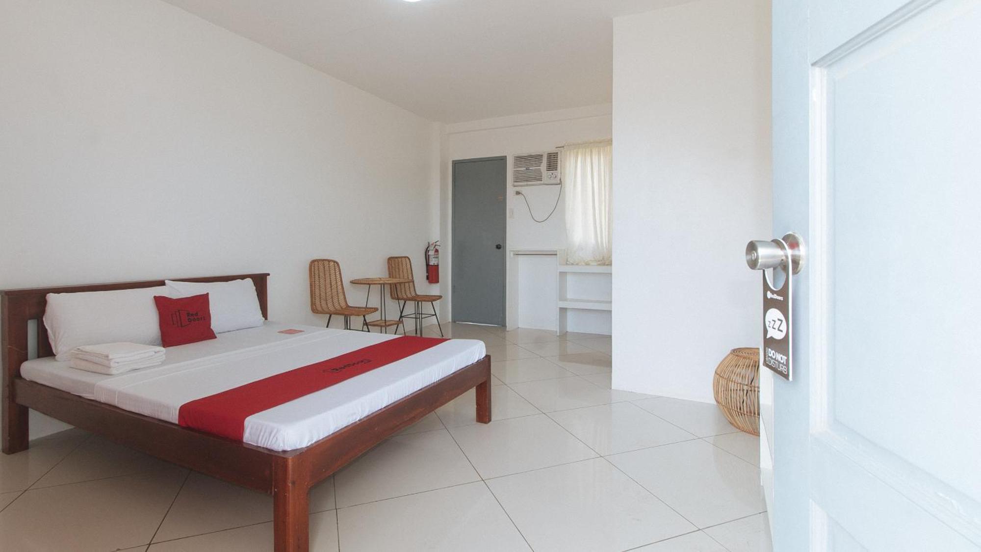 Reddoorz At Fat J Apartelle Mactan Cebu Zewnętrze zdjęcie