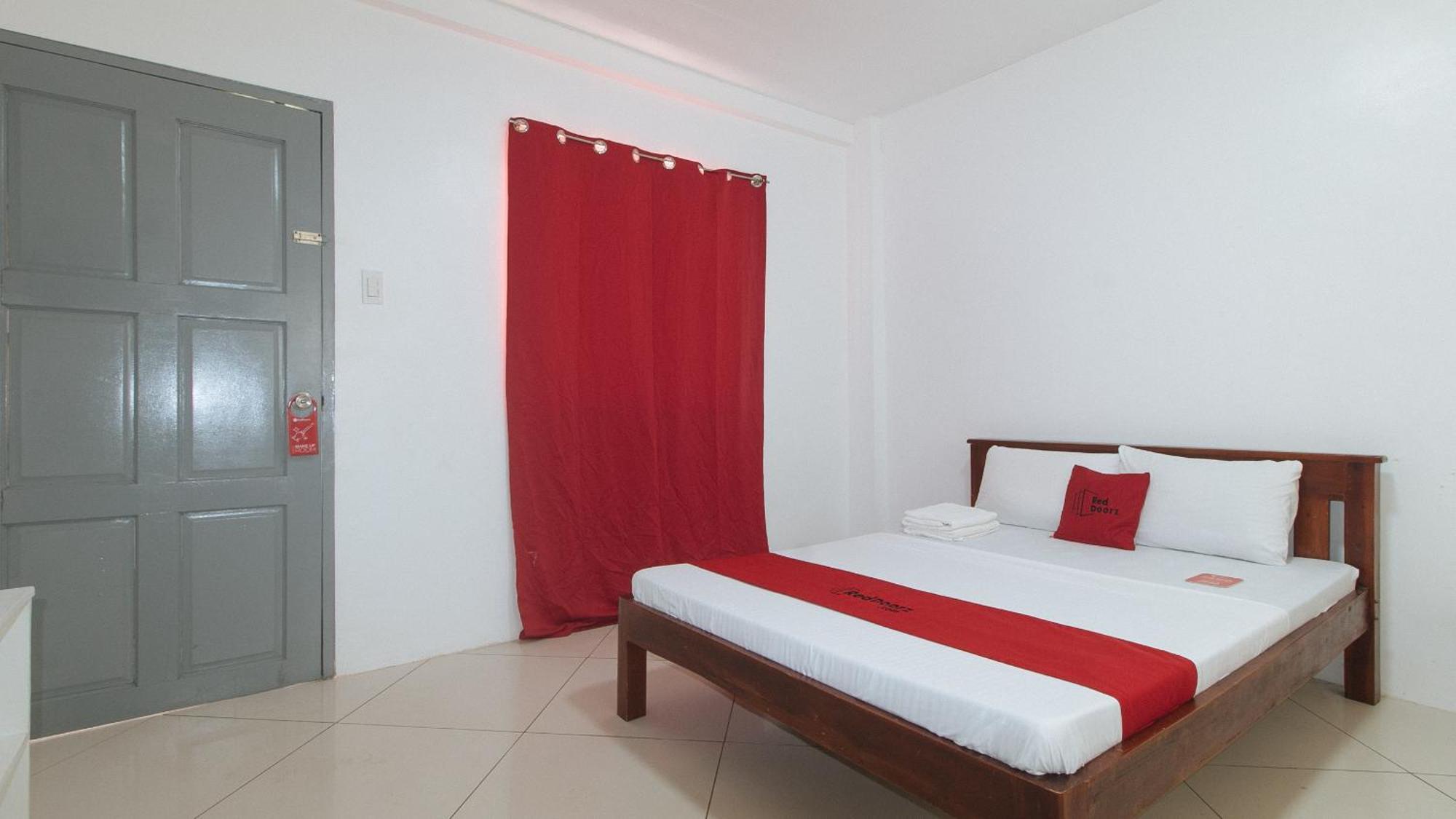 Reddoorz At Fat J Apartelle Mactan Cebu Zewnętrze zdjęcie