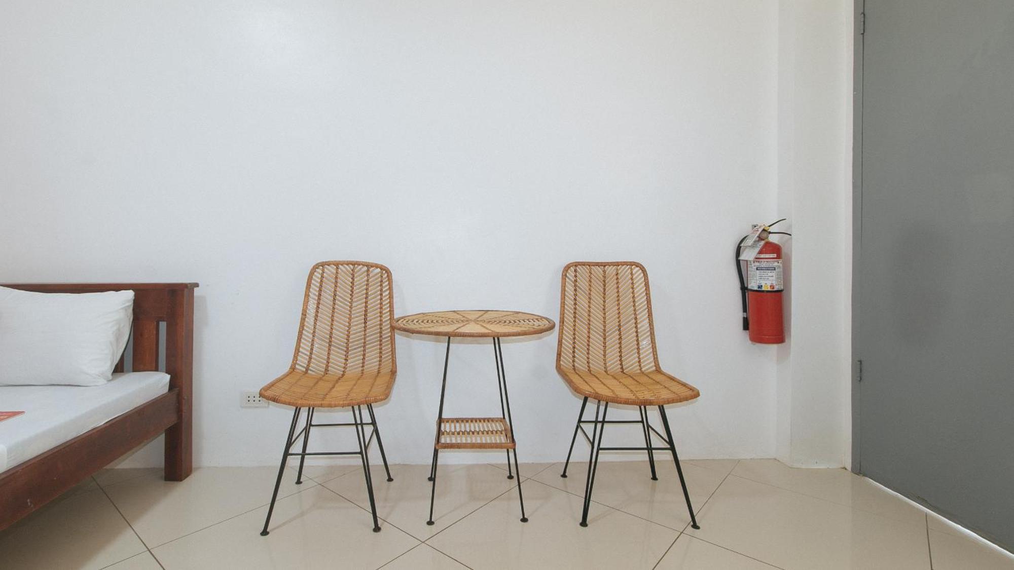 Reddoorz At Fat J Apartelle Mactan Cebu Zewnętrze zdjęcie