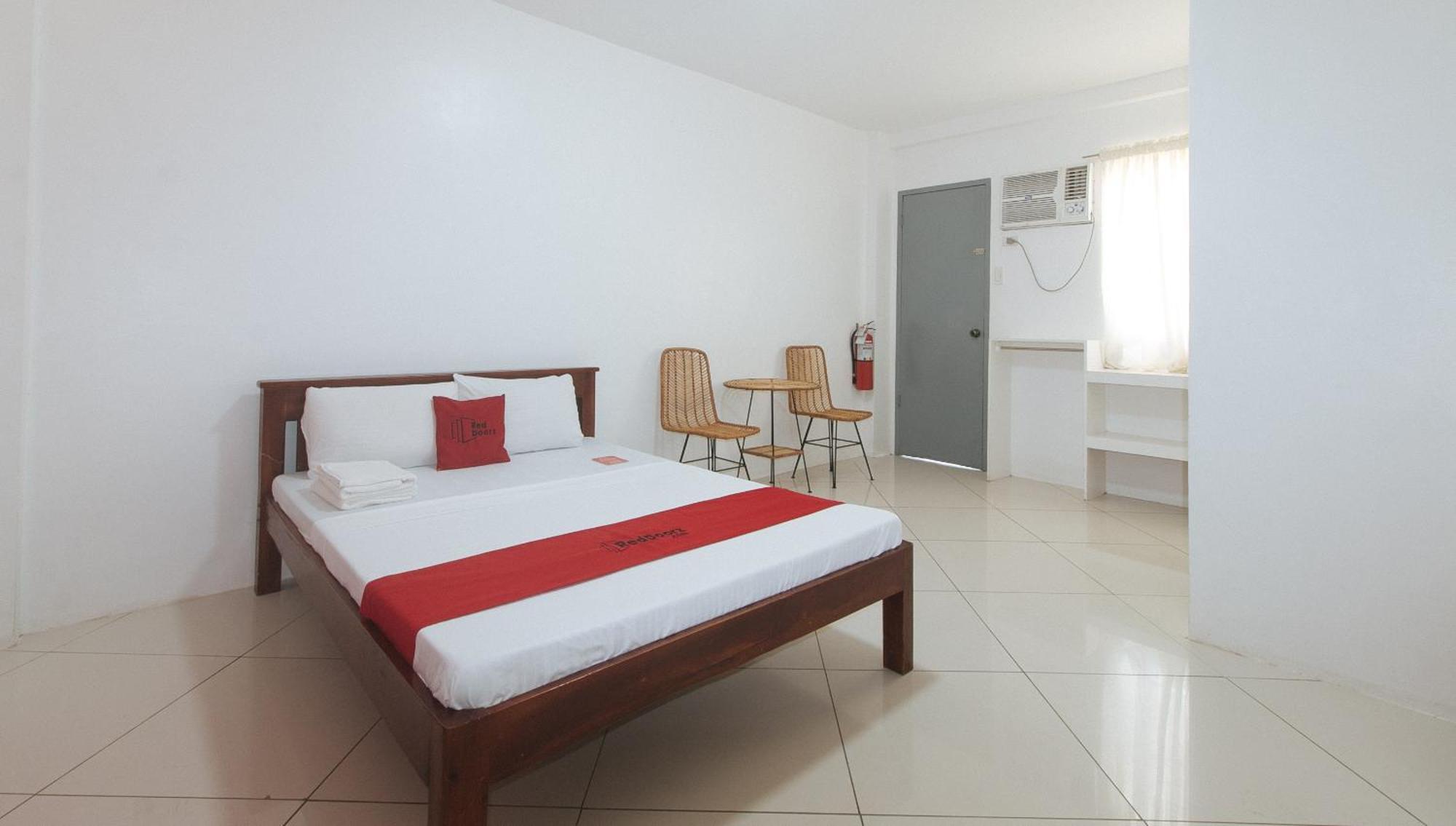 Reddoorz At Fat J Apartelle Mactan Cebu Zewnętrze zdjęcie