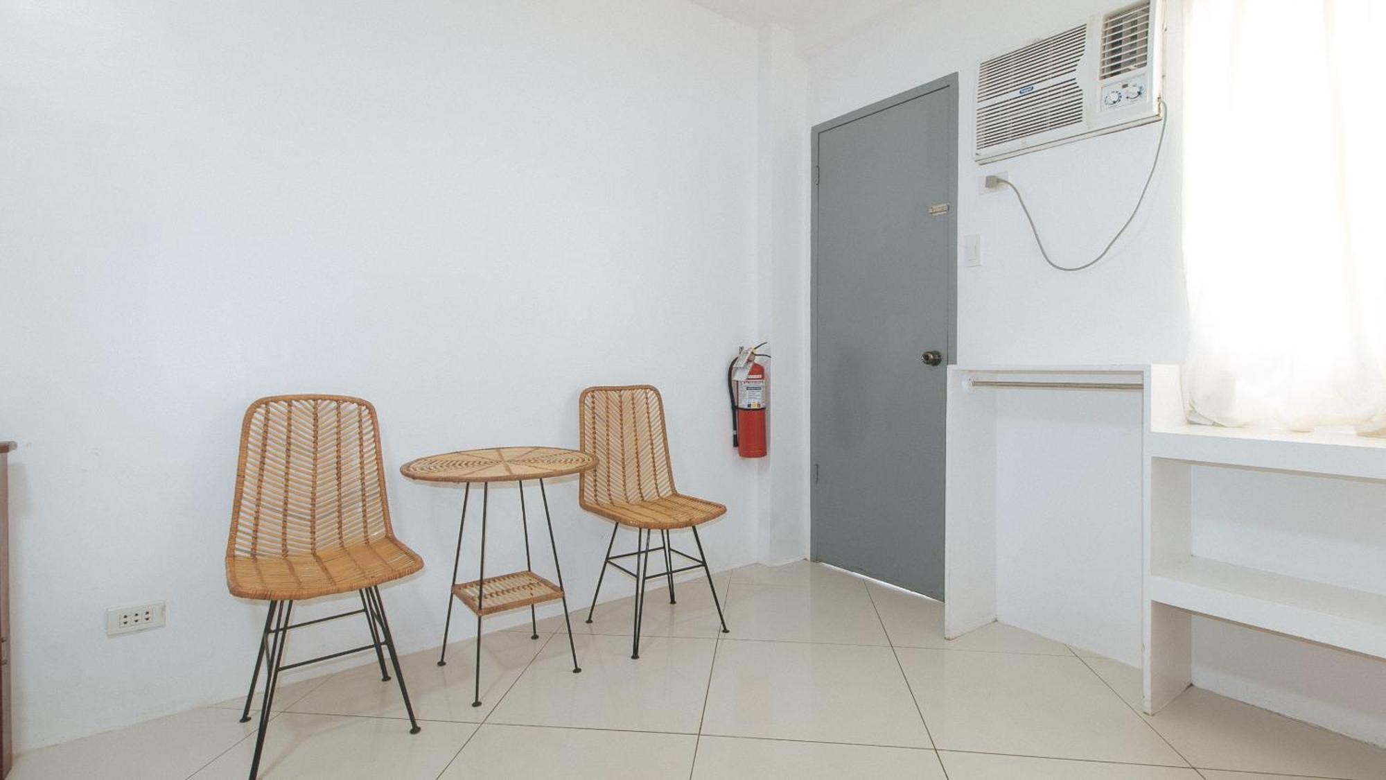 Reddoorz At Fat J Apartelle Mactan Cebu Zewnętrze zdjęcie