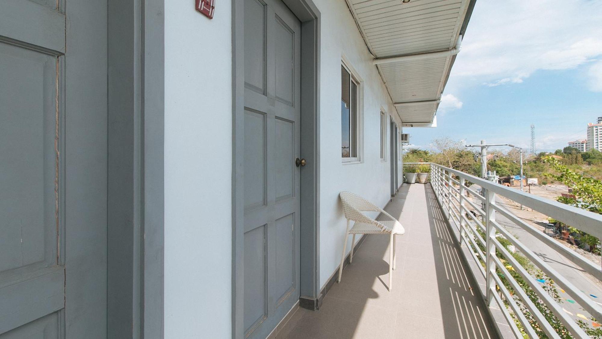 Reddoorz At Fat J Apartelle Mactan Cebu Zewnętrze zdjęcie