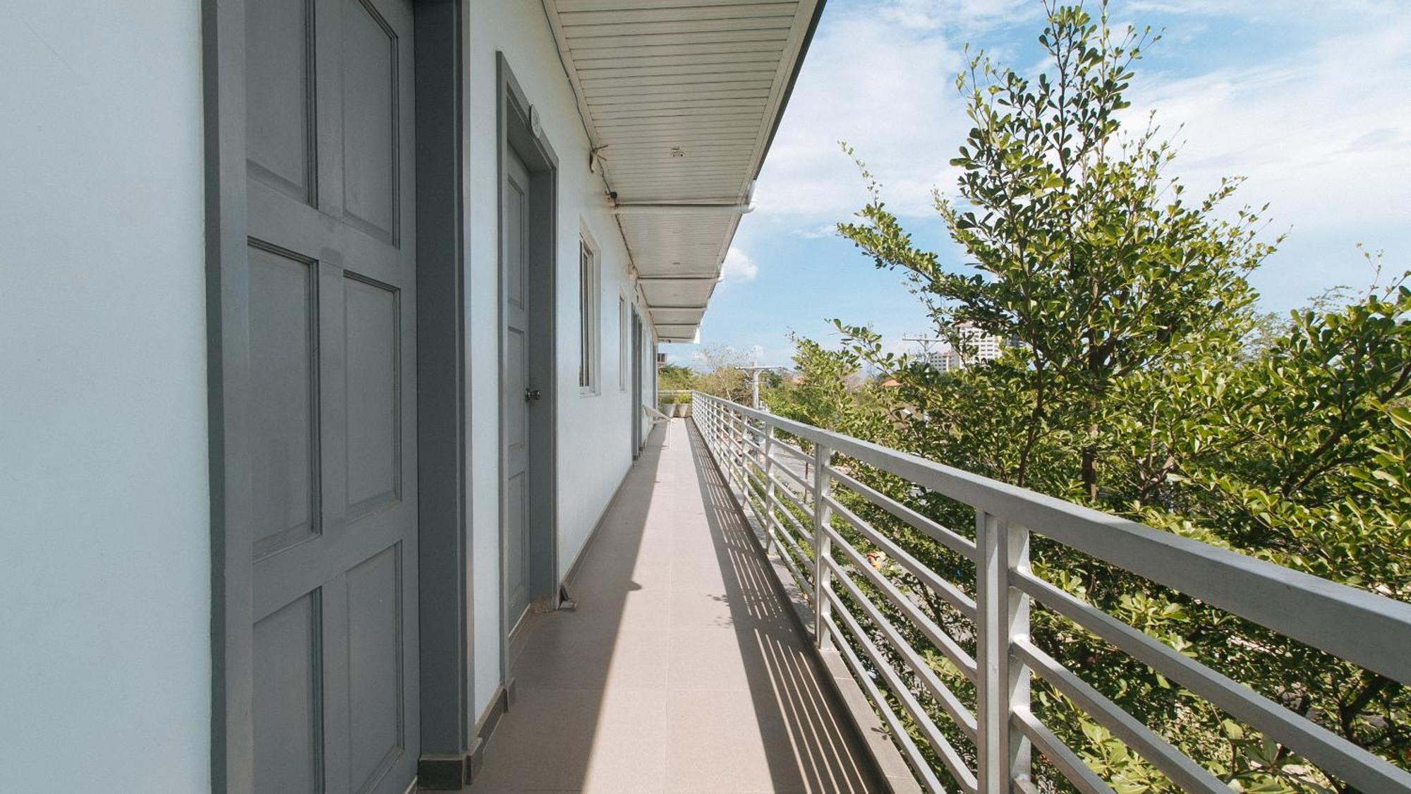 Reddoorz At Fat J Apartelle Mactan Cebu Zewnętrze zdjęcie
