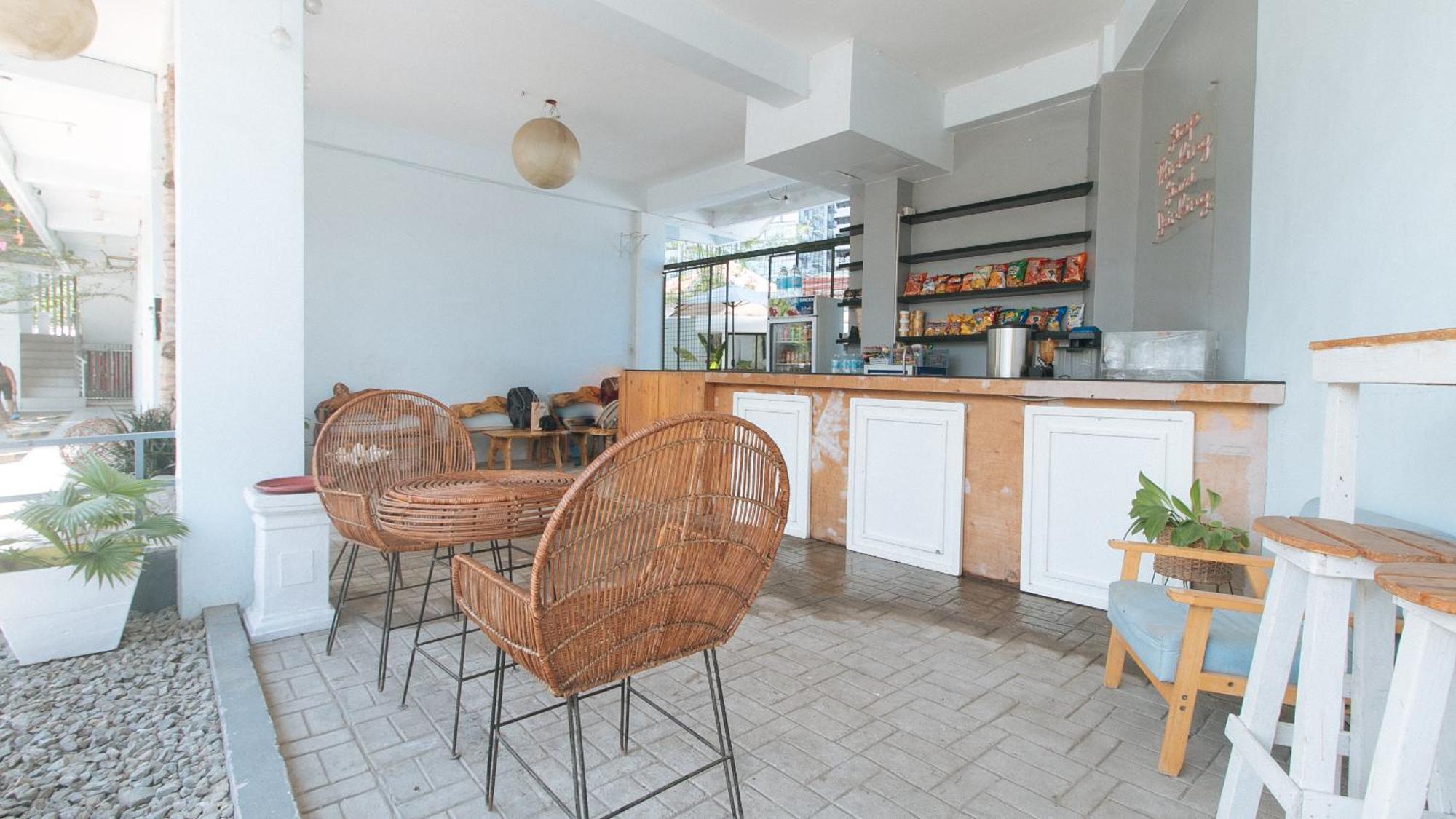 Reddoorz At Fat J Apartelle Mactan Cebu Zewnętrze zdjęcie